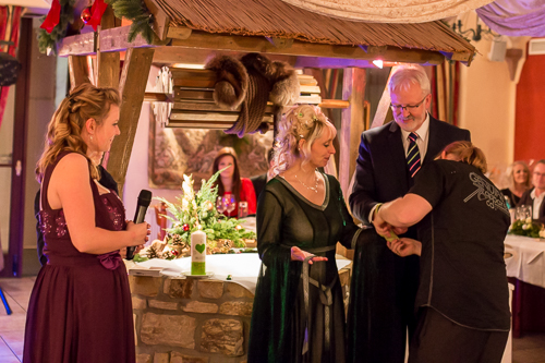 handfasting auf winterhochzeit